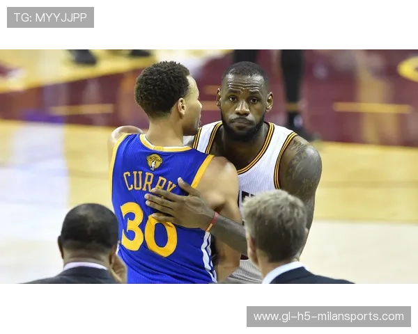 库里雕像地位稳固詹姆斯杜兰特能否成球队象征仍存悬念 库里雕像地位稳固詹姆斯杜兰特能否成球队象征仍存悬念