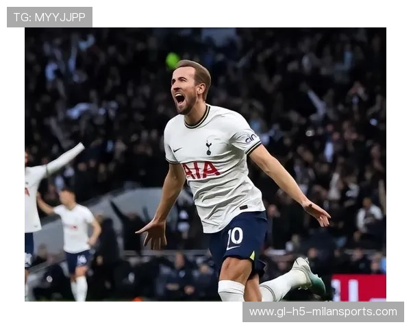 凯恩脚腕轻拨创造穿透传球，热刺中前场灵光乍现