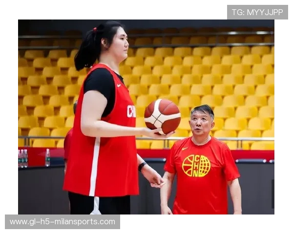 北京女篮一波连胜，张帆与李梦的默契配合成胜利关键