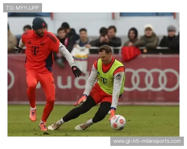 拜仁门将体能课：诺伊尔进行高强度拉伸与反应训练