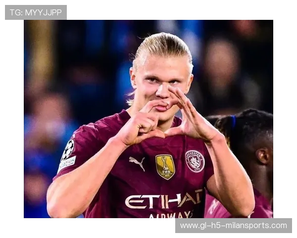 哈兰德禁区内抗住两名后卫，转身凌空扫射破网