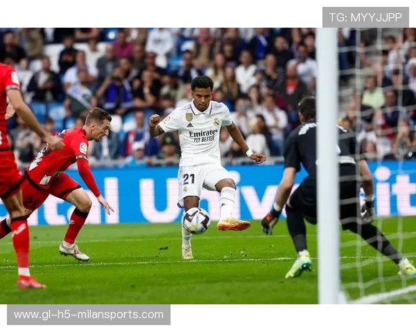 皇马塞瓦略斯线上爆射得分观众欢呼不断——线上热潮背后的全景体验